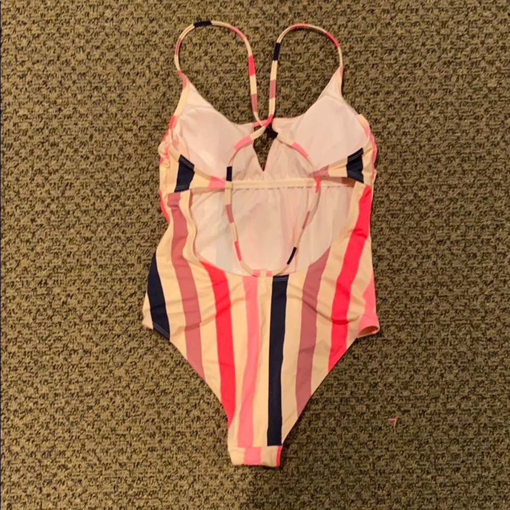 One piece bathing suit - Picture 2 of 3
